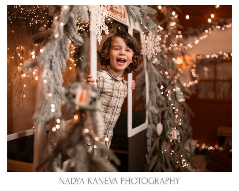 4. Фото сесии за Коледа 2026 от nadyakaneva.com